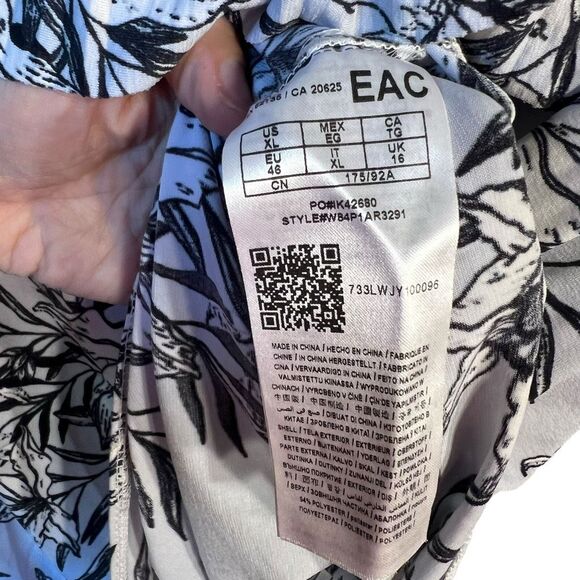 Guess Off The Shoulder Amy Bodysuit Size XL Bouquet Frost Snap Button White Blac - Picture 7 of 9